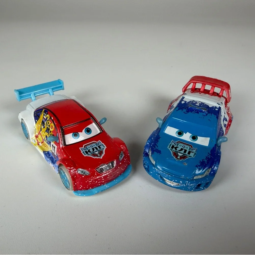 Disney / Pixar CARS Ice Racers Die-Cast Cars Vitaly Petrov & Raoul Caroule Set 2